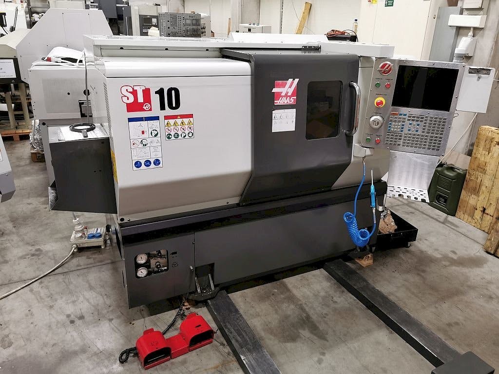 Front view of HAAS ST 10  machine