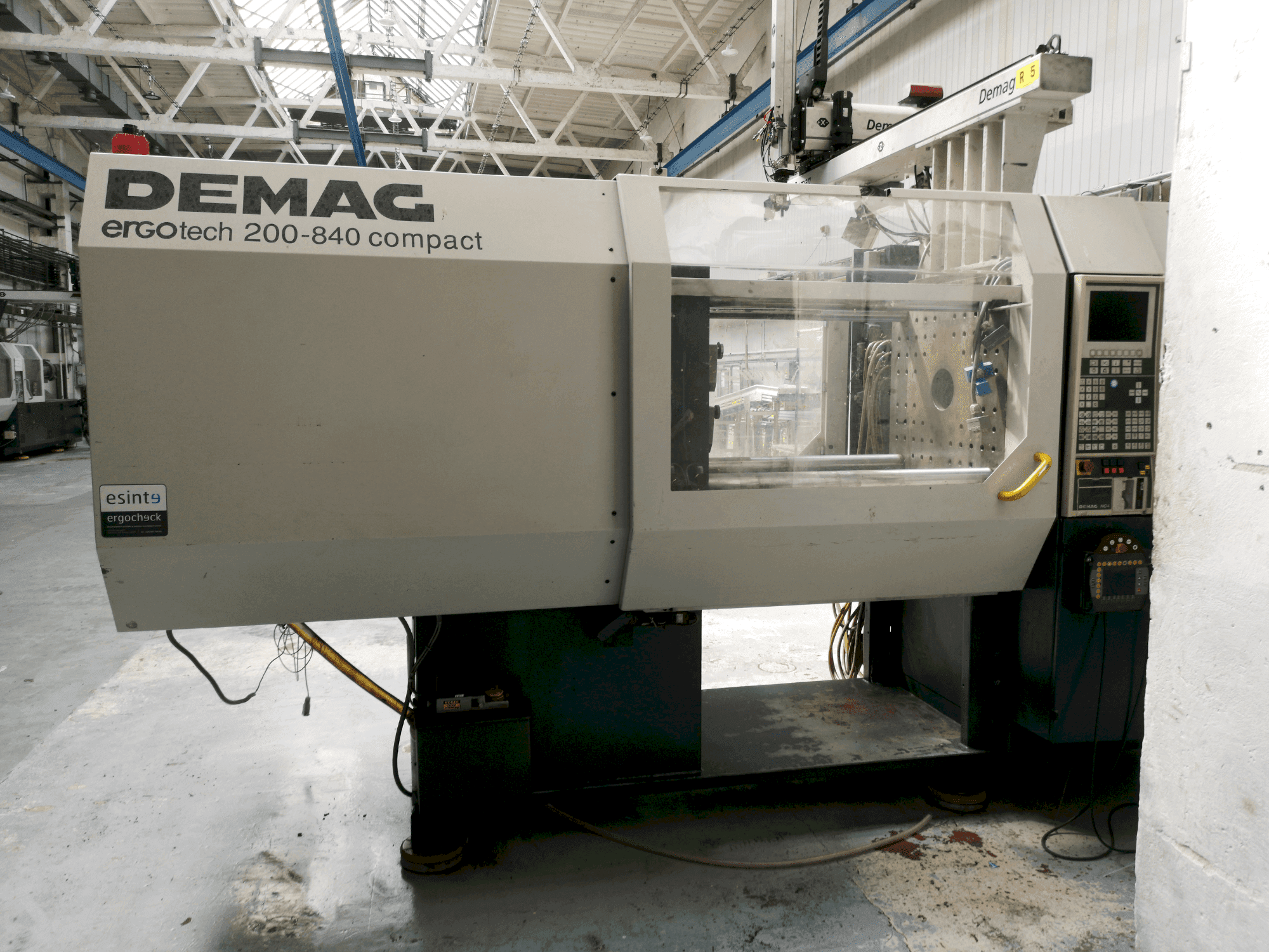 Front view of DEMAG Ergotech 200-840 Compact  machine