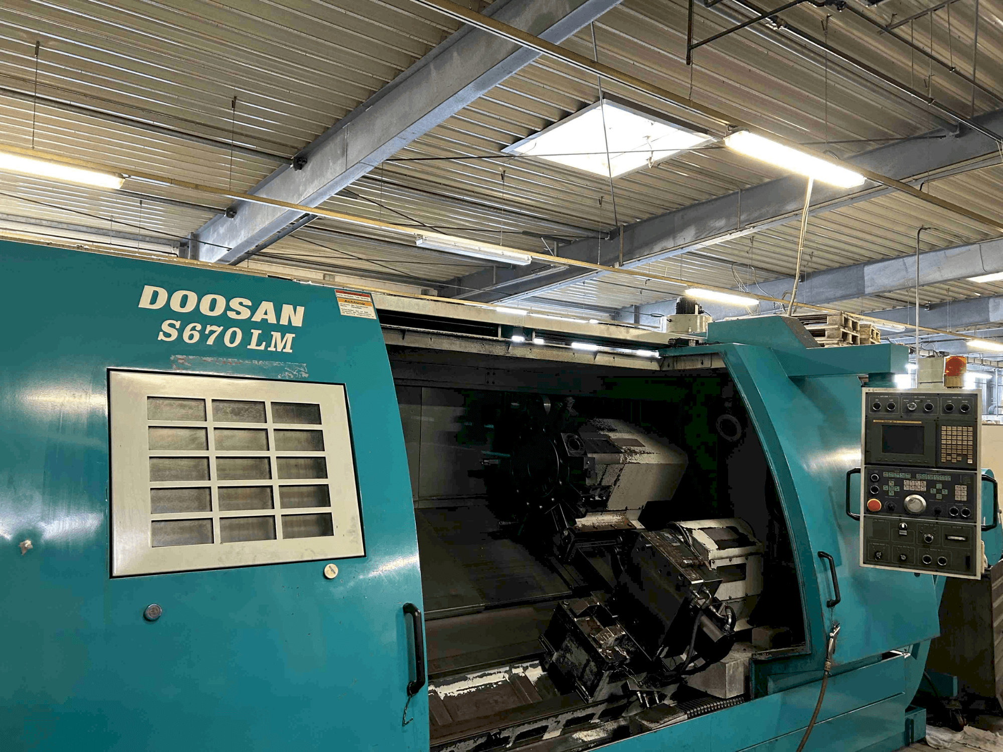 Front view of DOOSAN S670 LM  machine