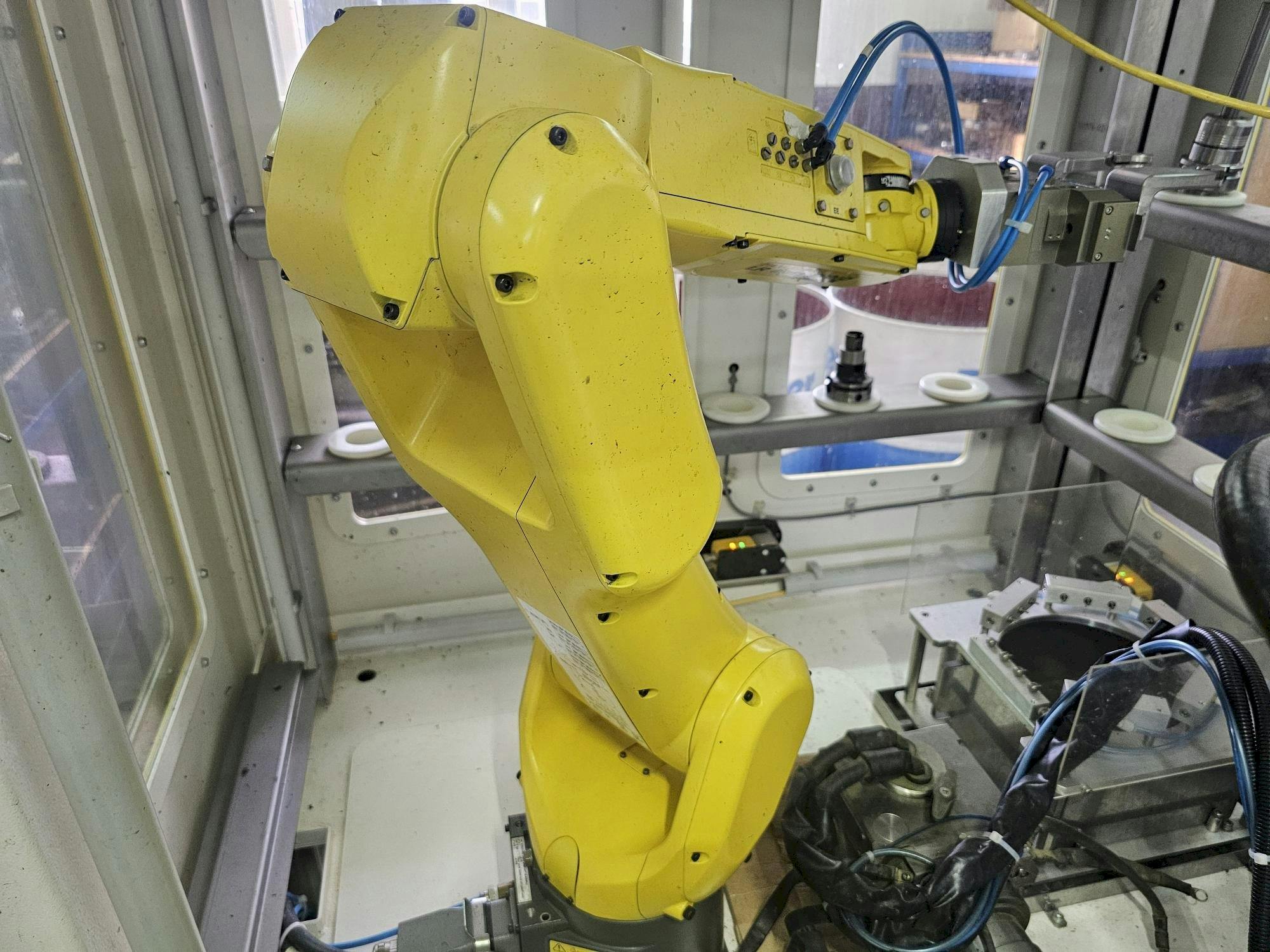 Front view of FANUC LR Mate 200 id 7L  machine