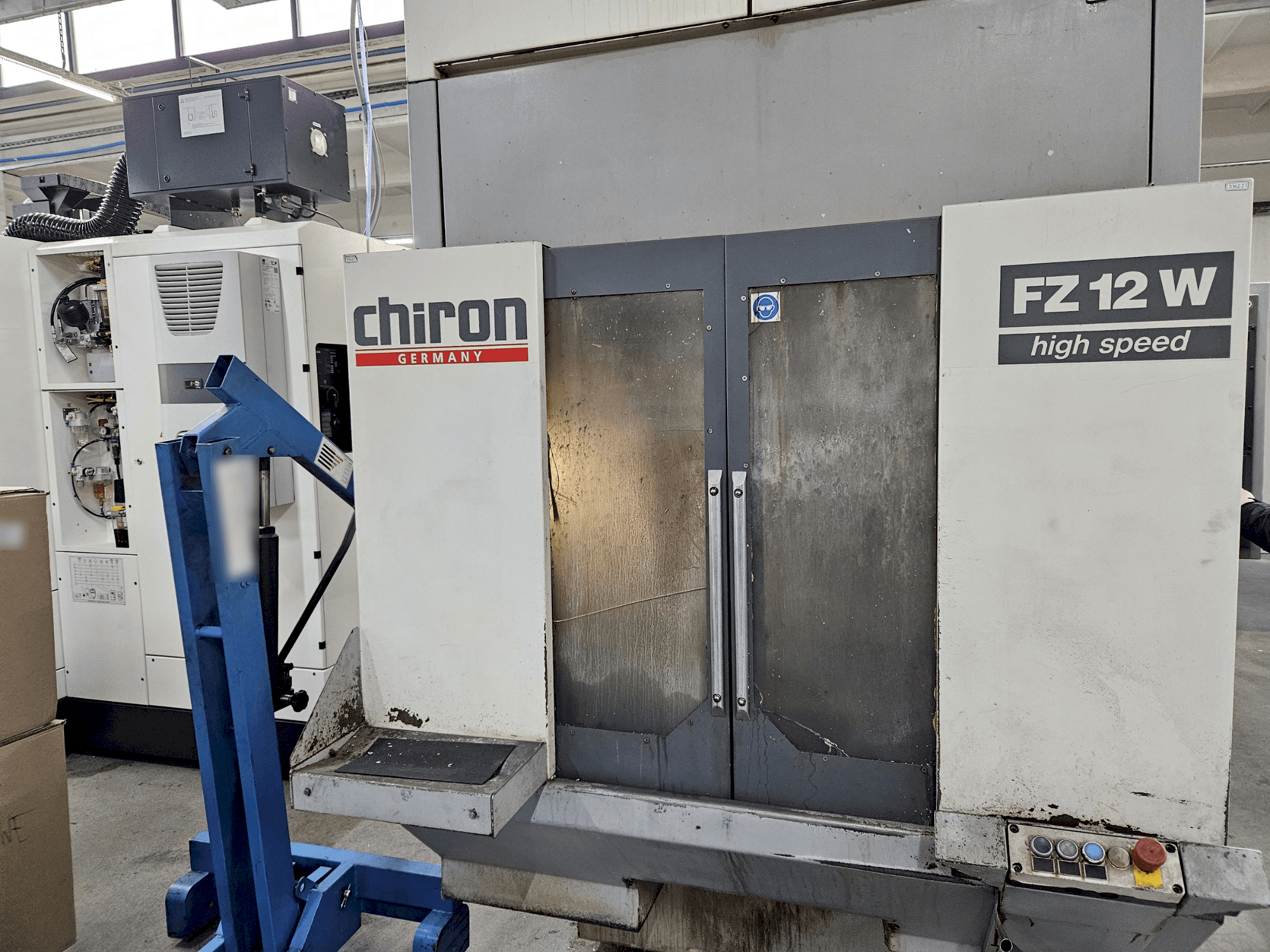 Front view of CHIRON FZ12 W  machine