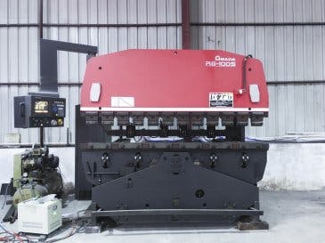 Front view of AMADA RG-100S Machine