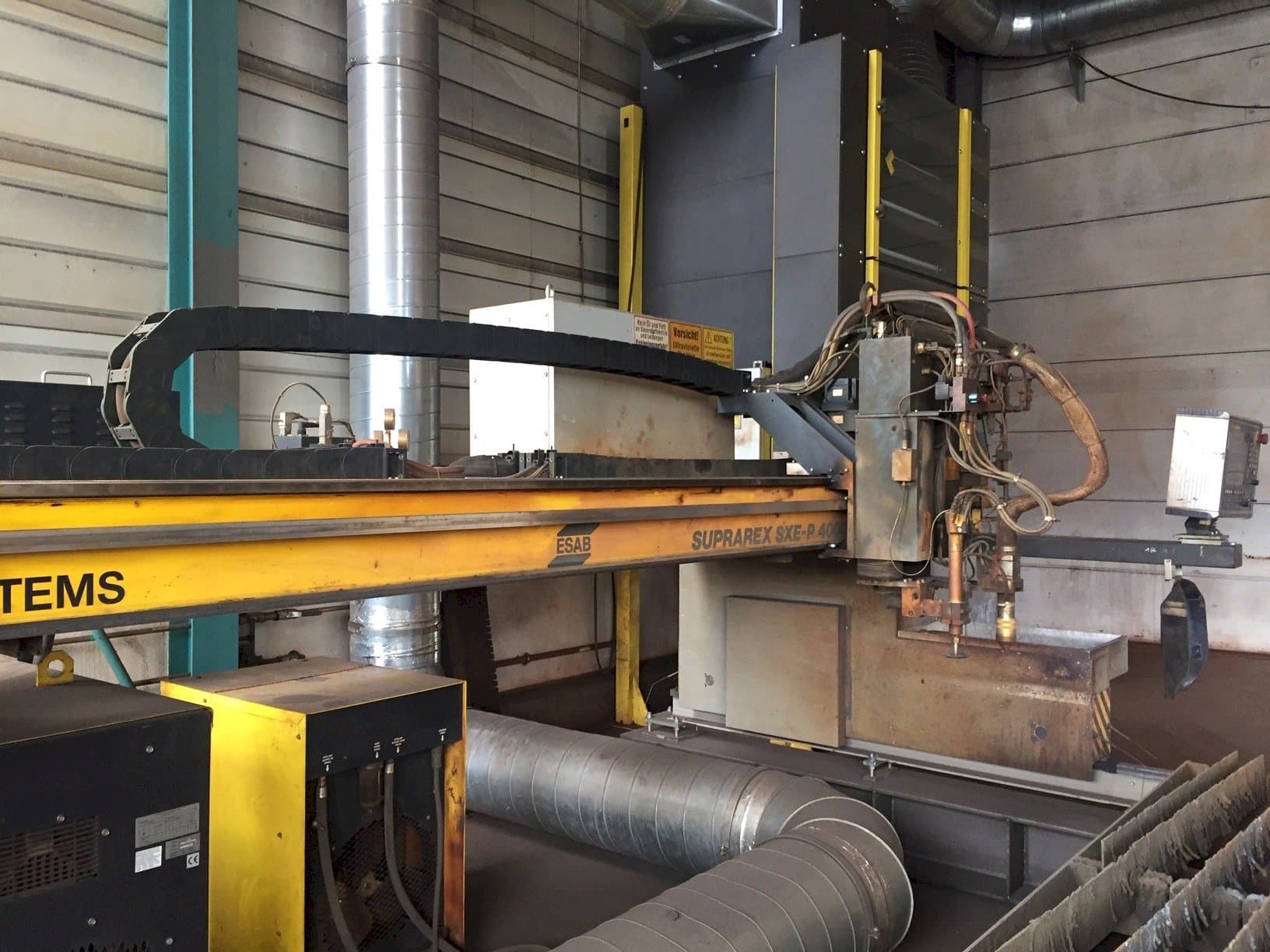 Front view of ESAB SUPRAREX SXE-P1 4000 machine