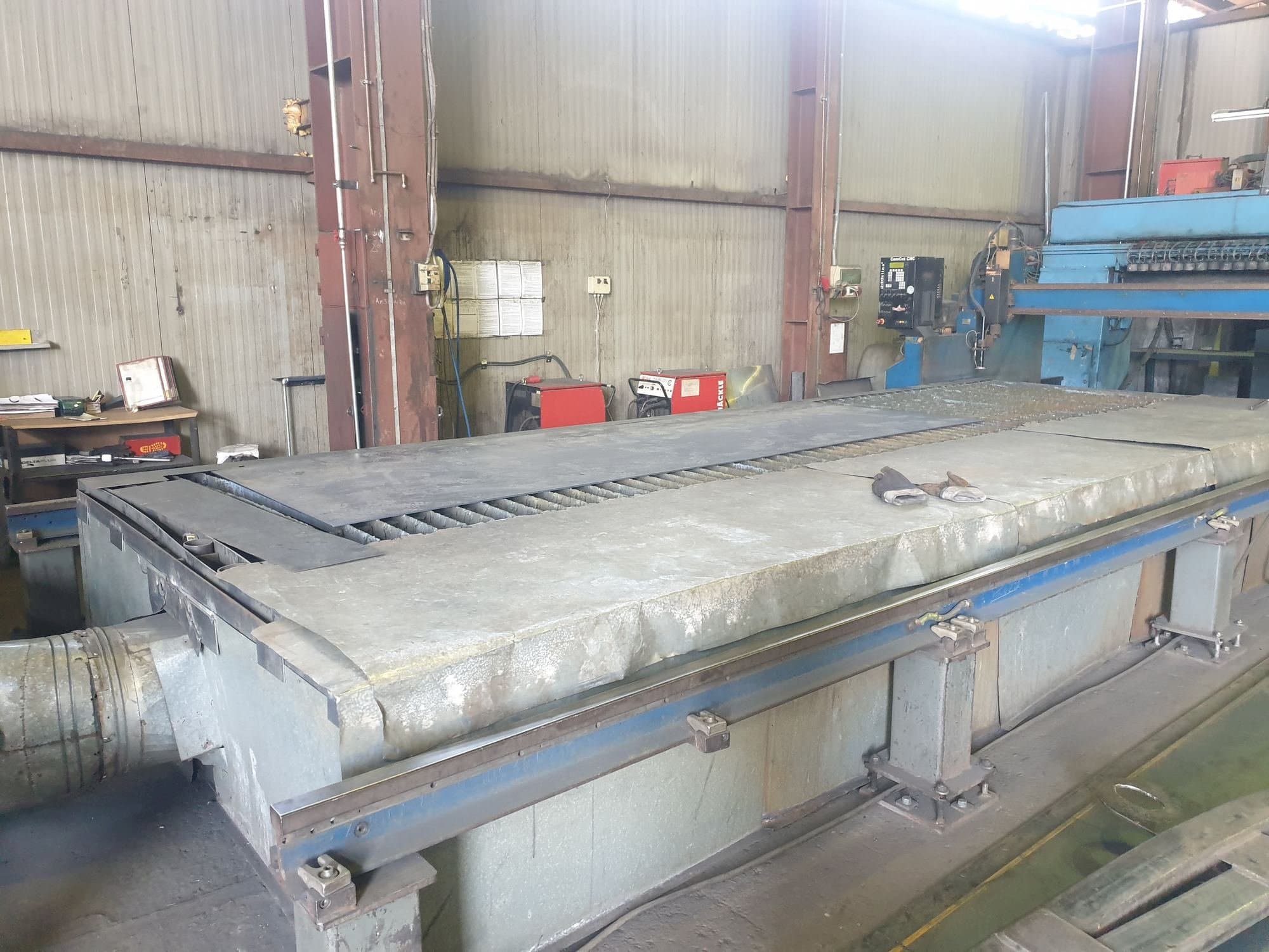 Front view of Messer OMNICUT  machine