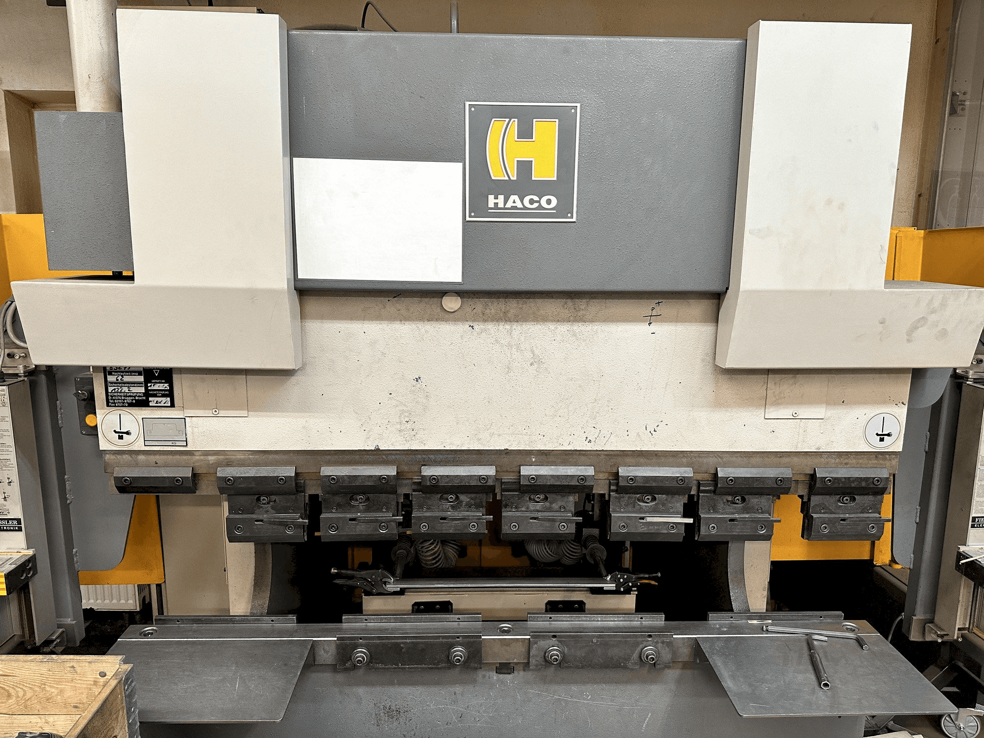 Front view of HACO ERM 16040 machine
