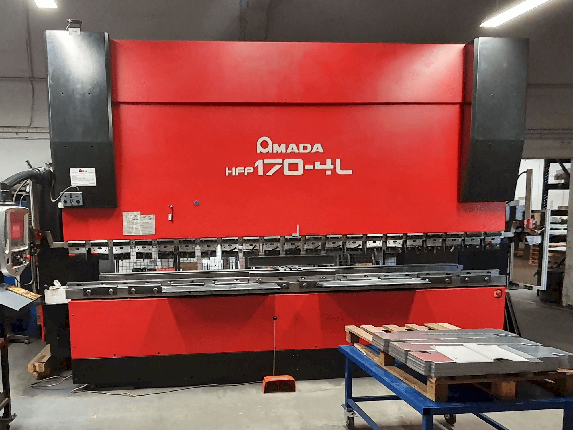 Front view of AMADA HFP 170-4 L machine
