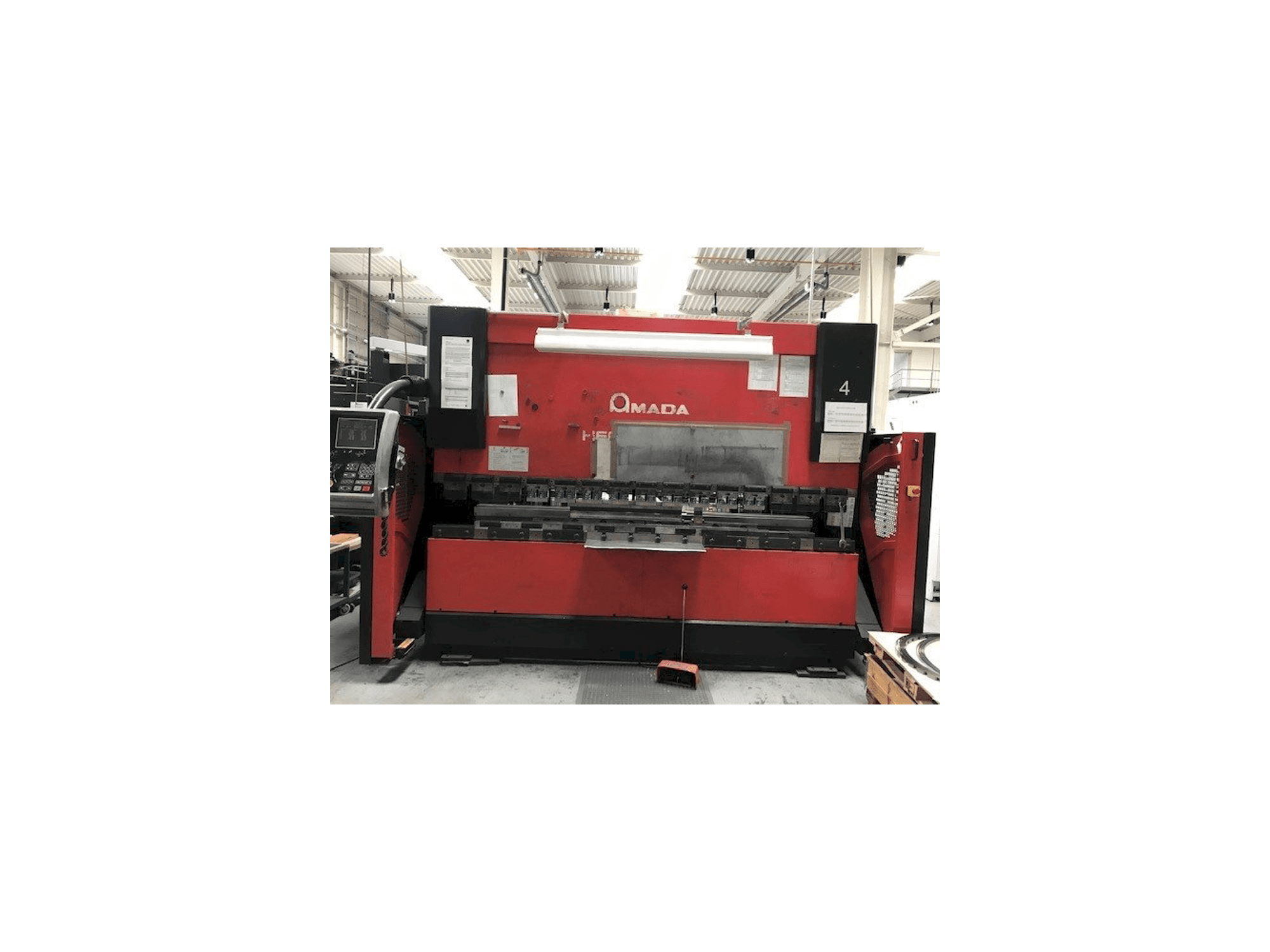 Front view of AMADA HFE 100-3 machine